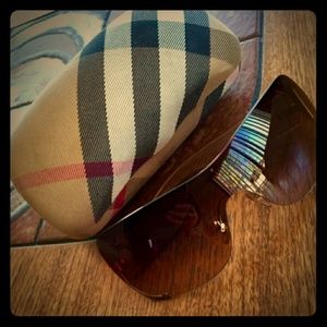 ✔Authentic  Burberry Sunglasses✔